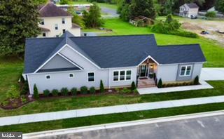 6 SANDY LN