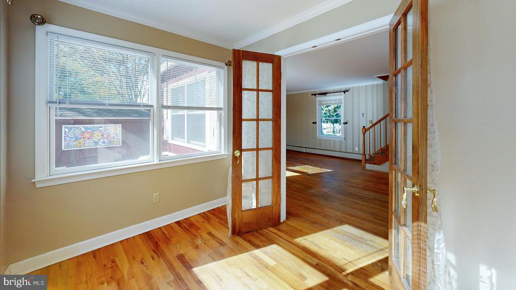 94 W Earle Ave