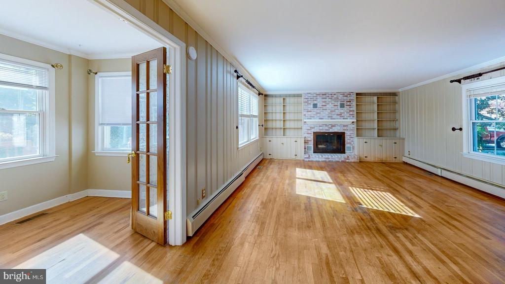 94 W Earle Ave