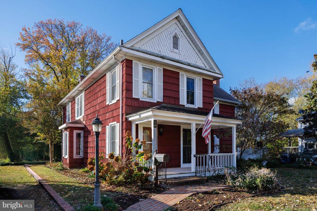 94 W Earle Ave