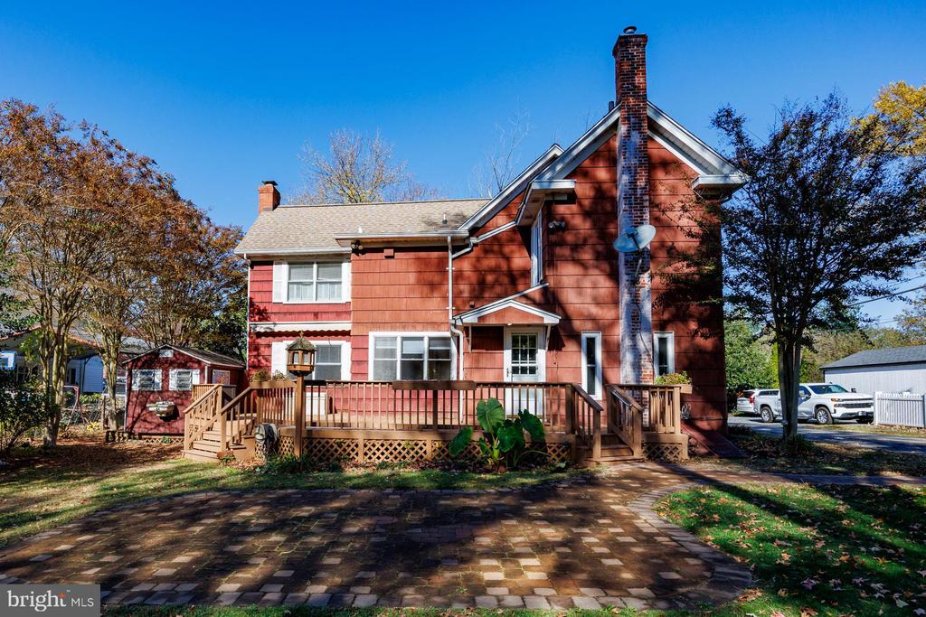 94 W Earle Ave