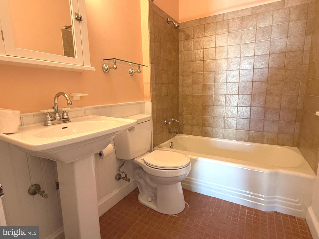 314 LINDEN AVE