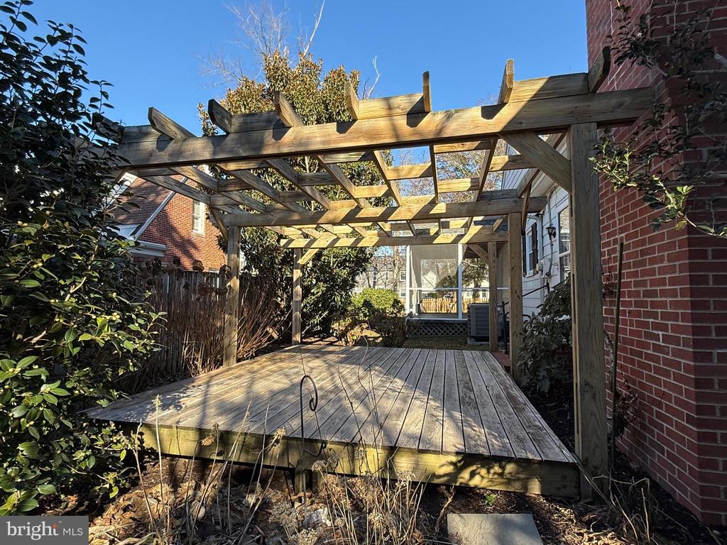 314 LINDEN AVE