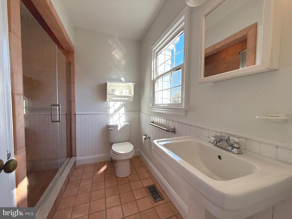314 LINDEN AVE