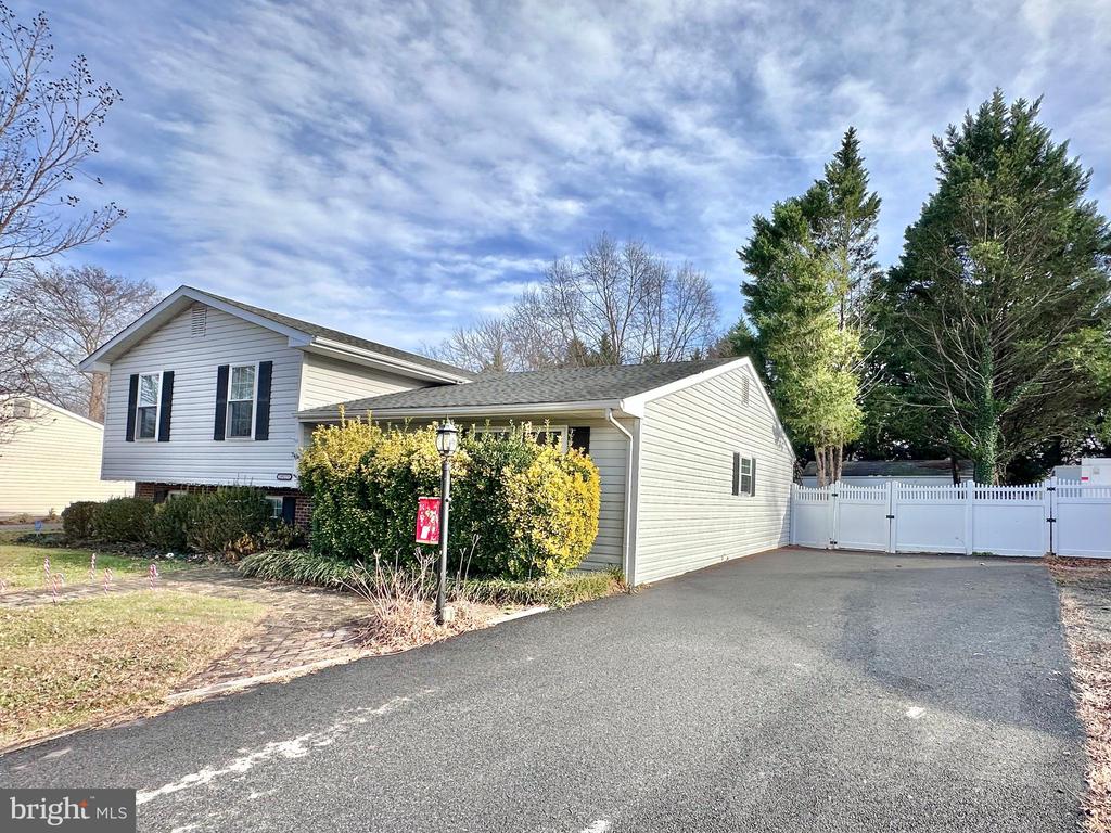 29275 Golton Dr