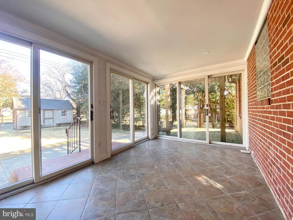 414 Trippe Ave