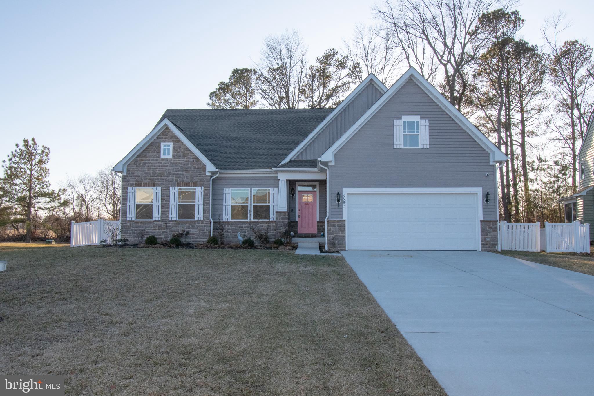 5582 Trafalgar Cir