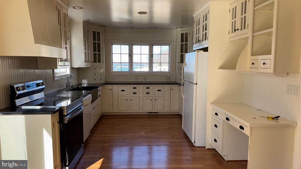 105-B ROBES HARBOR CT