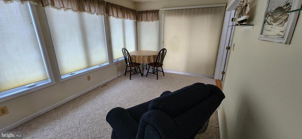 2 KENSINGTON DR