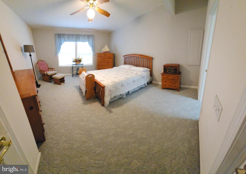 2 KENSINGTON DR