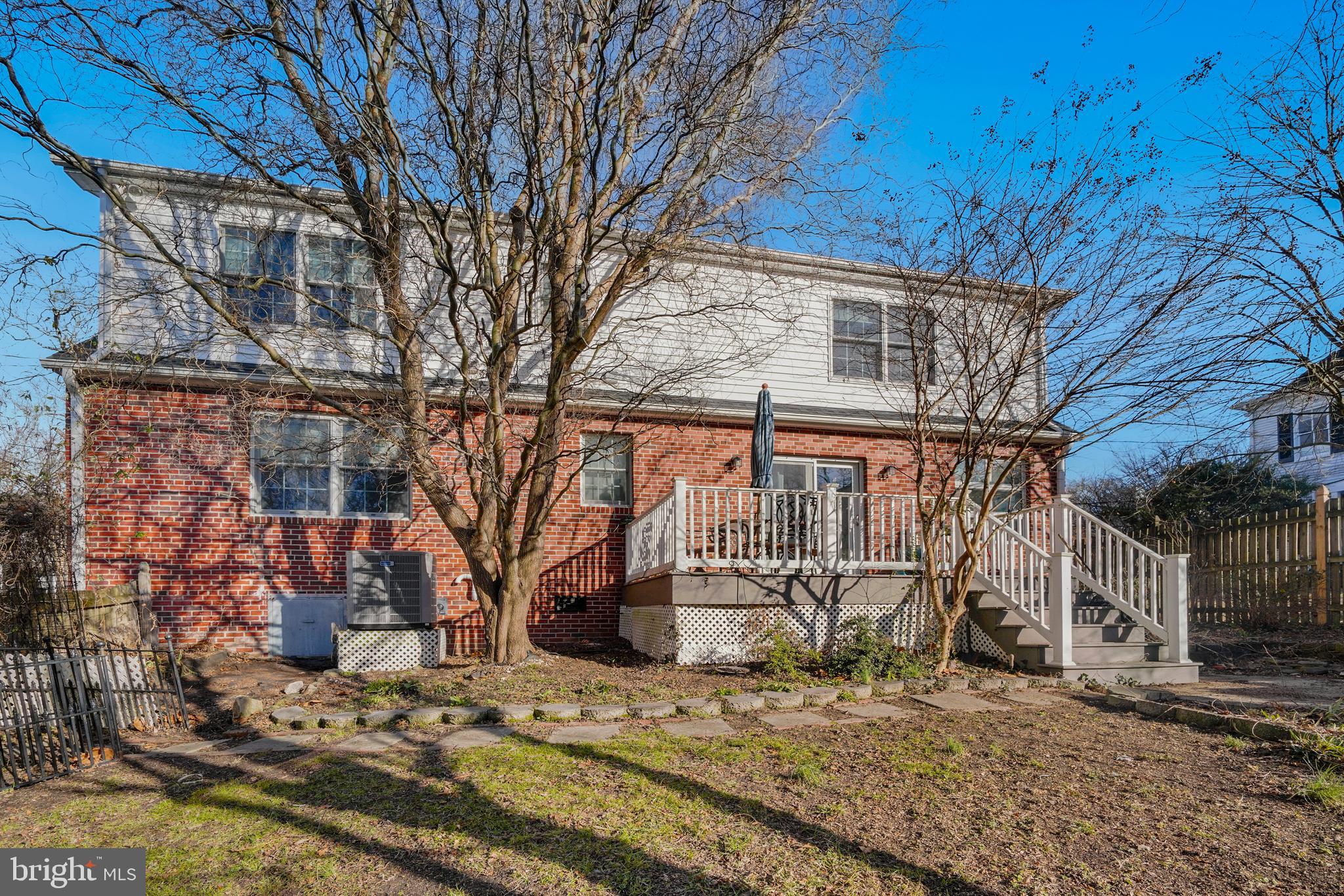 109 Hanson St
