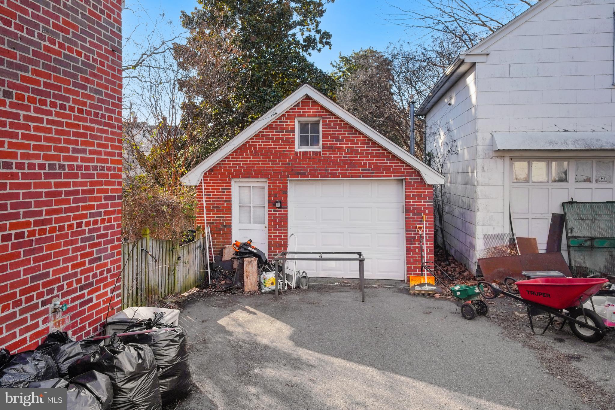 109 Hanson St