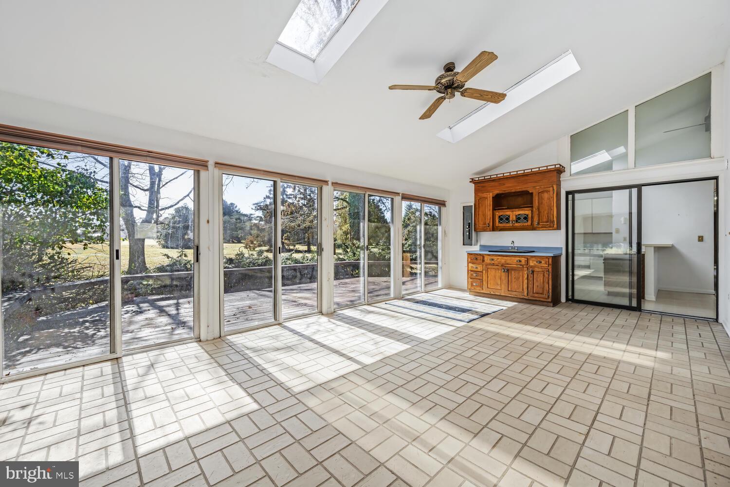 6331 Canterbury Dr