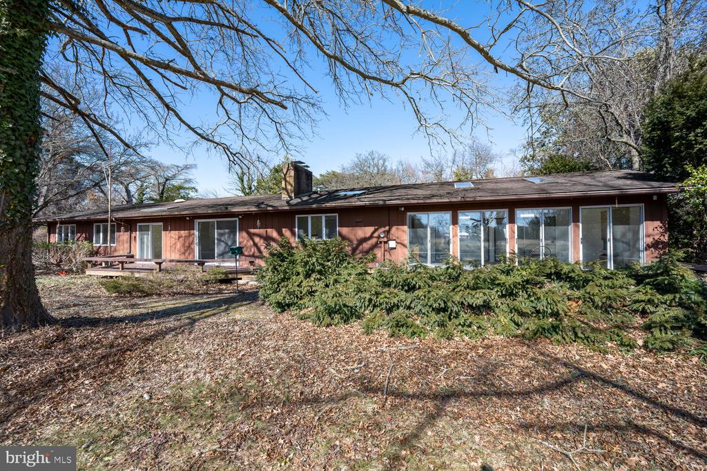 6331 Canterbury Dr
