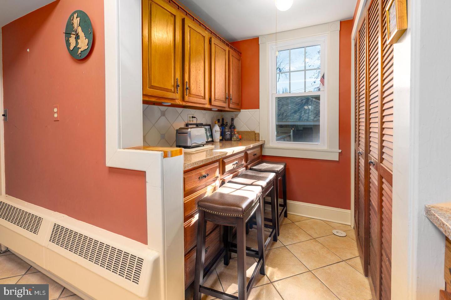 102 W Earle Ave