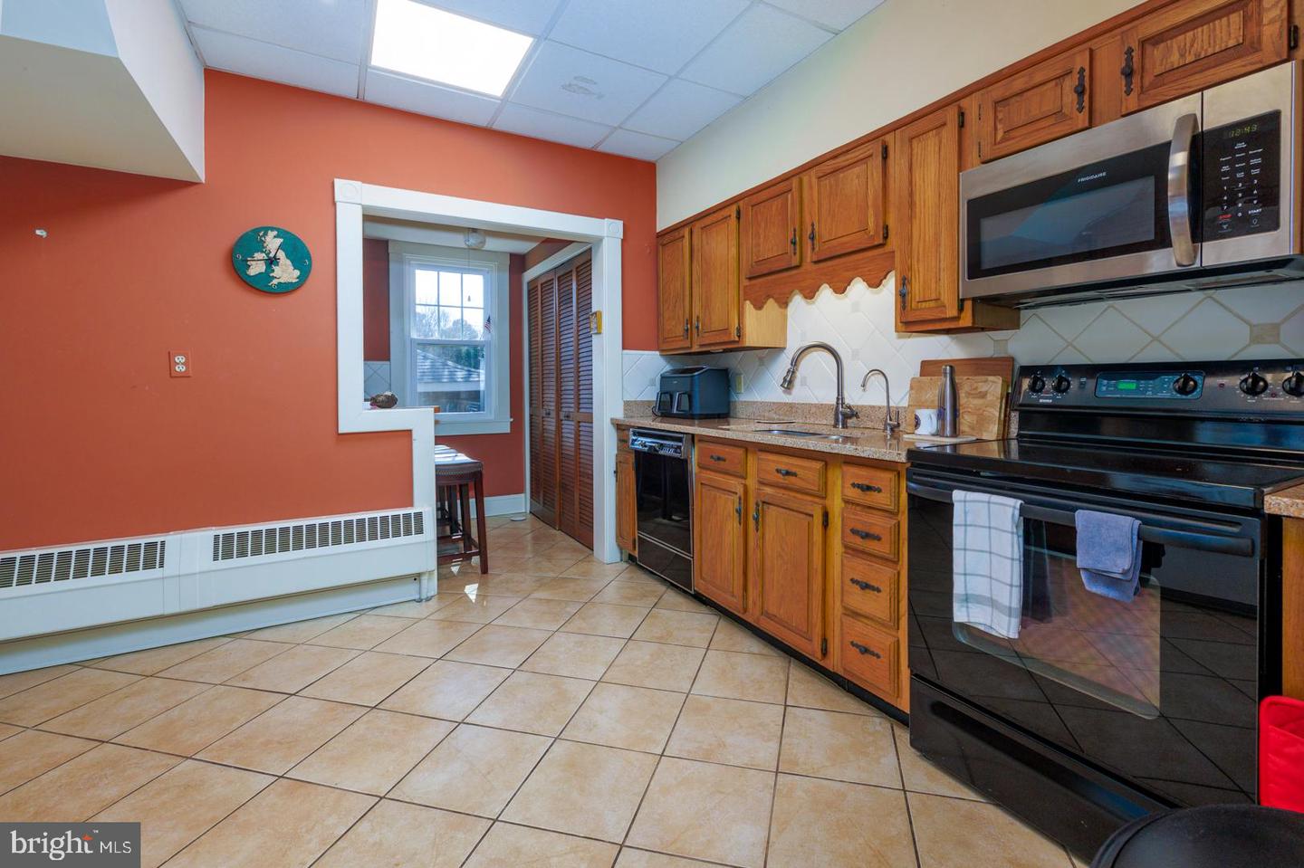102 W Earle Ave