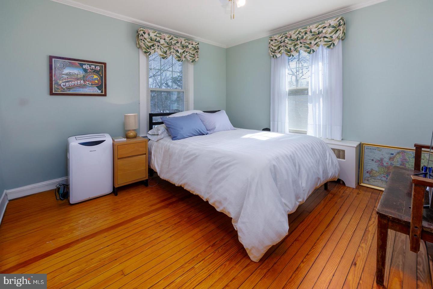 102 W Earle Ave