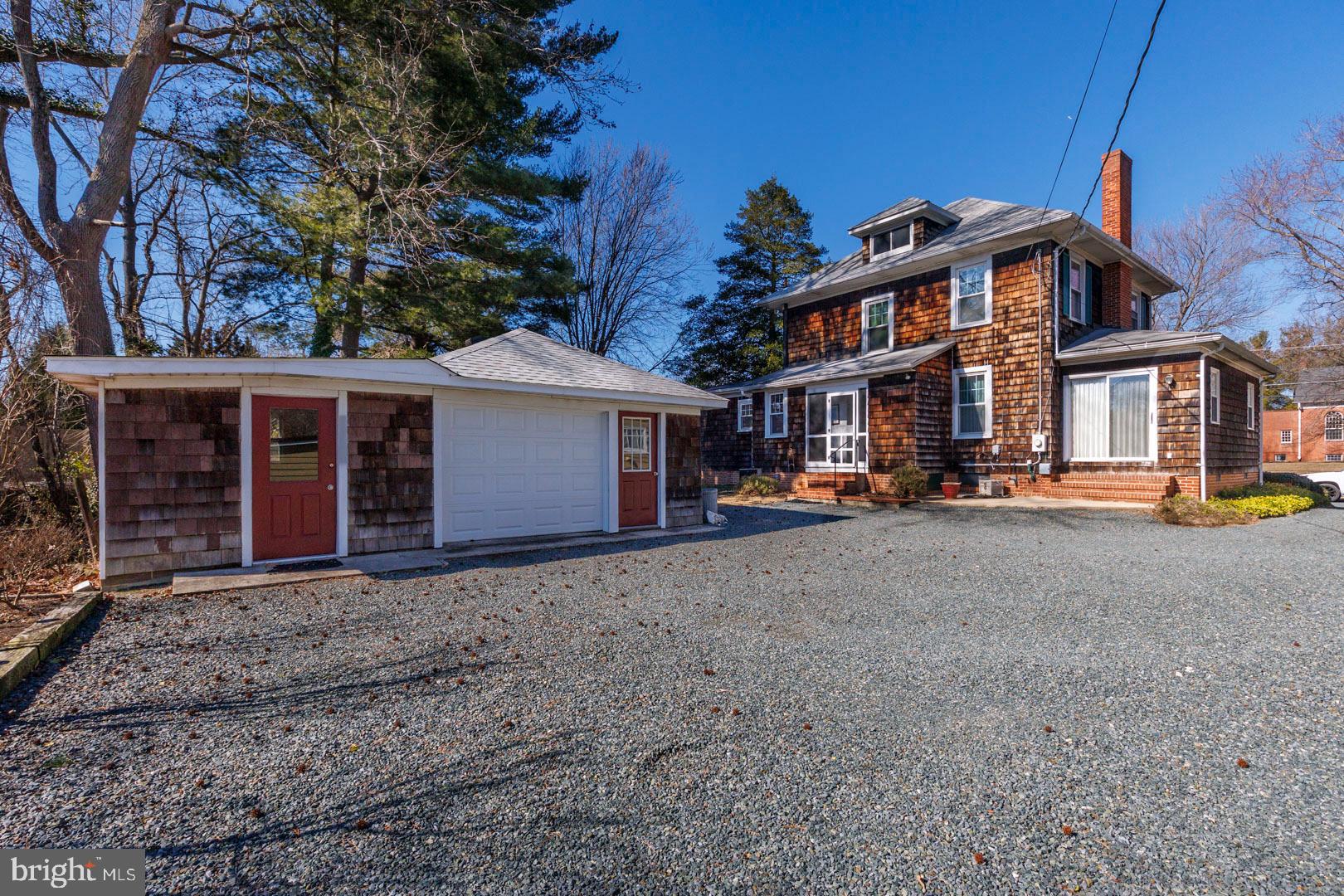 102 W Earle Ave
