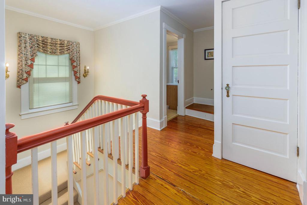102 W Earle Ave