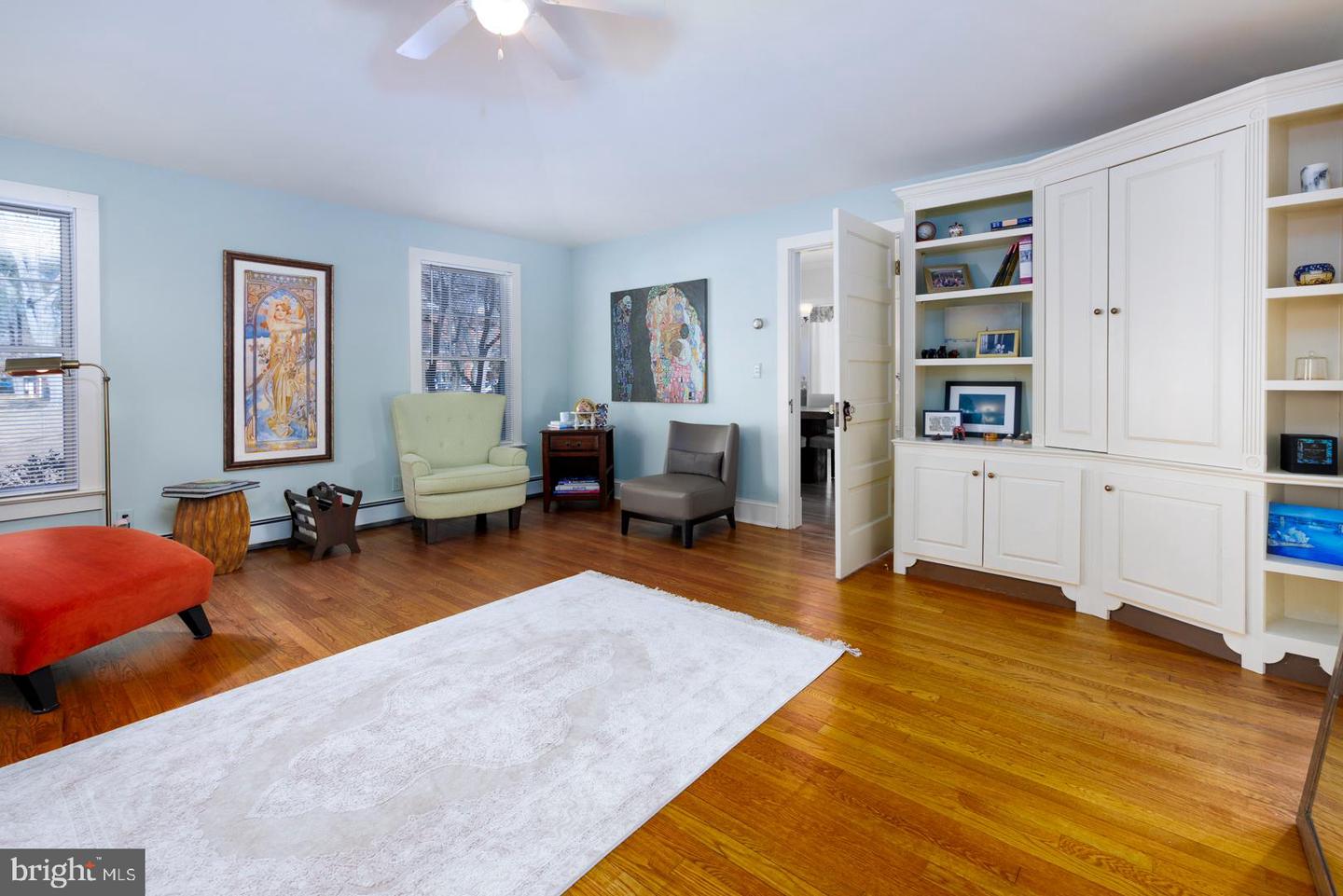 102 W Earle Ave