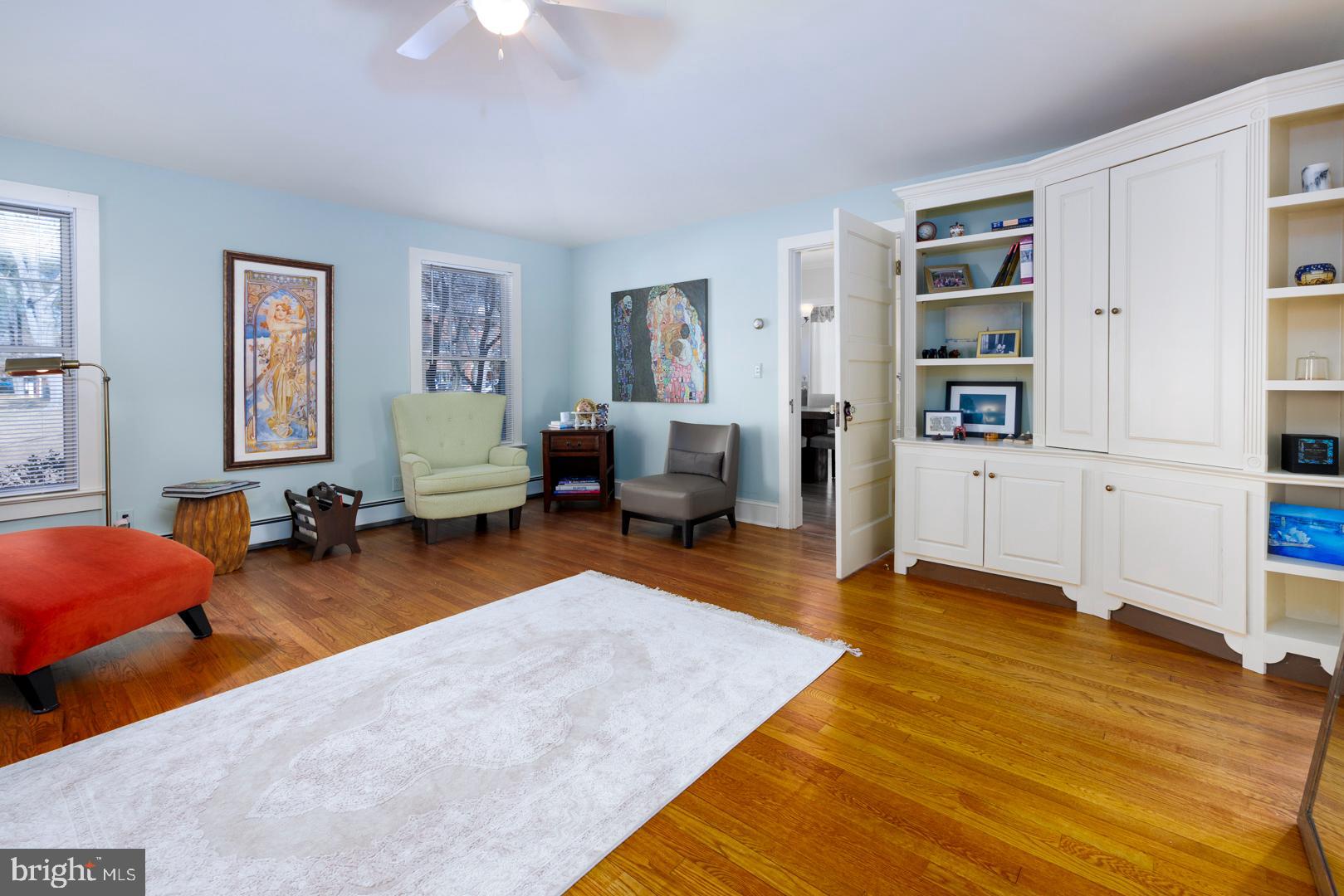 102 W Earle Ave