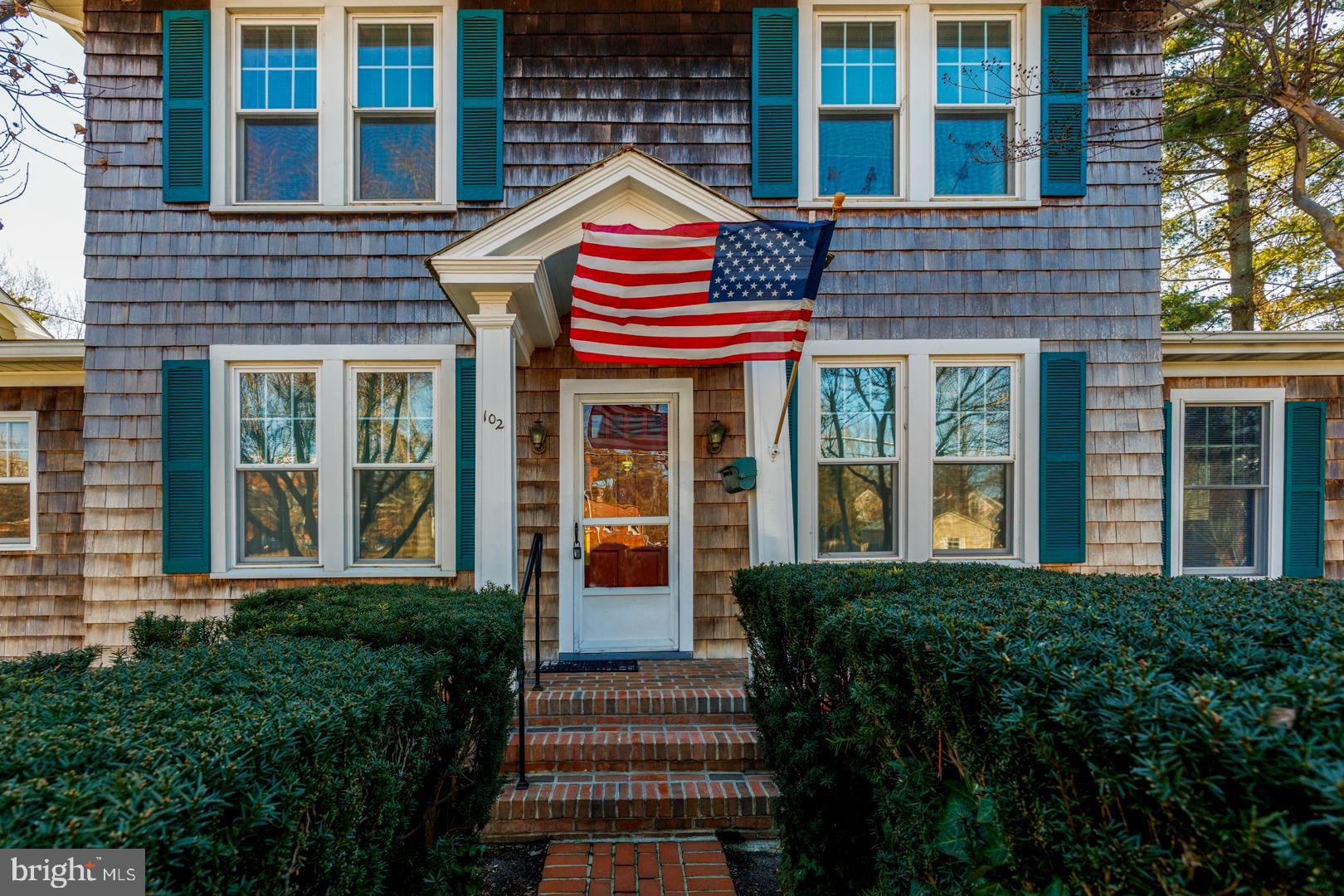 102 W Earle Ave