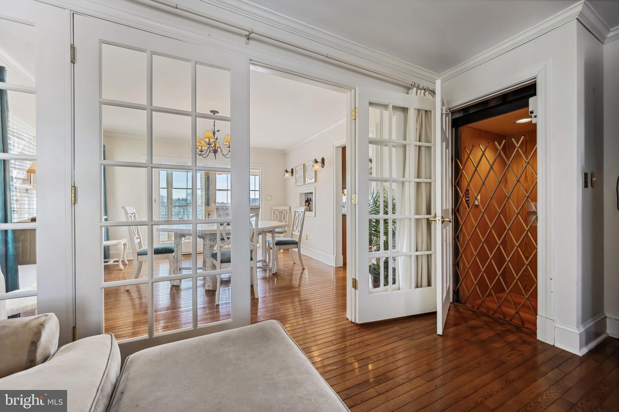 115 W Pier St