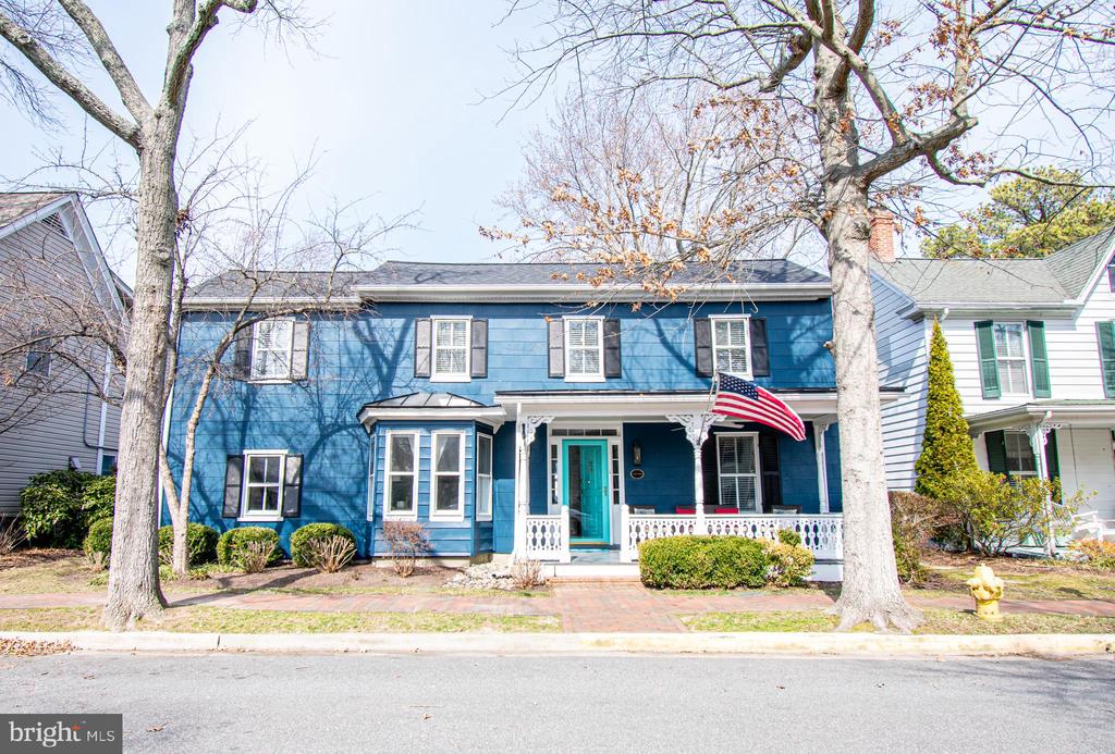 113 W Chestnut