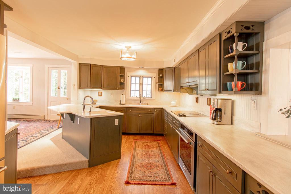 113 W Chestnut