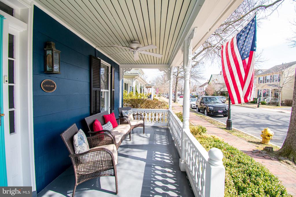 113 W Chestnut