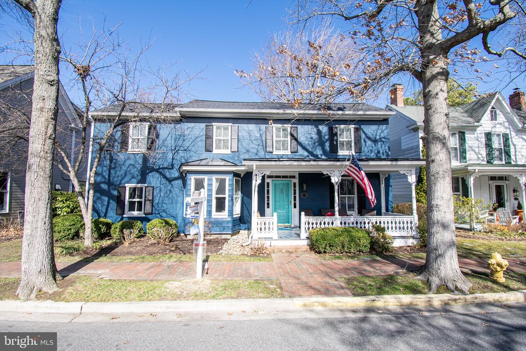 113 W Chestnut