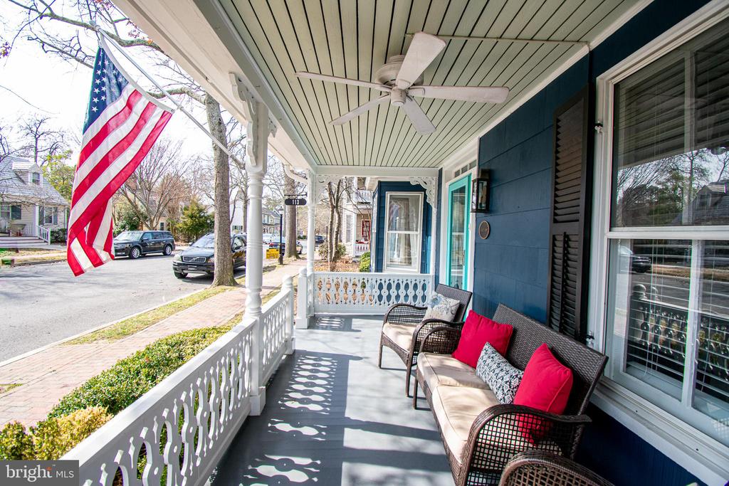 113 W Chestnut