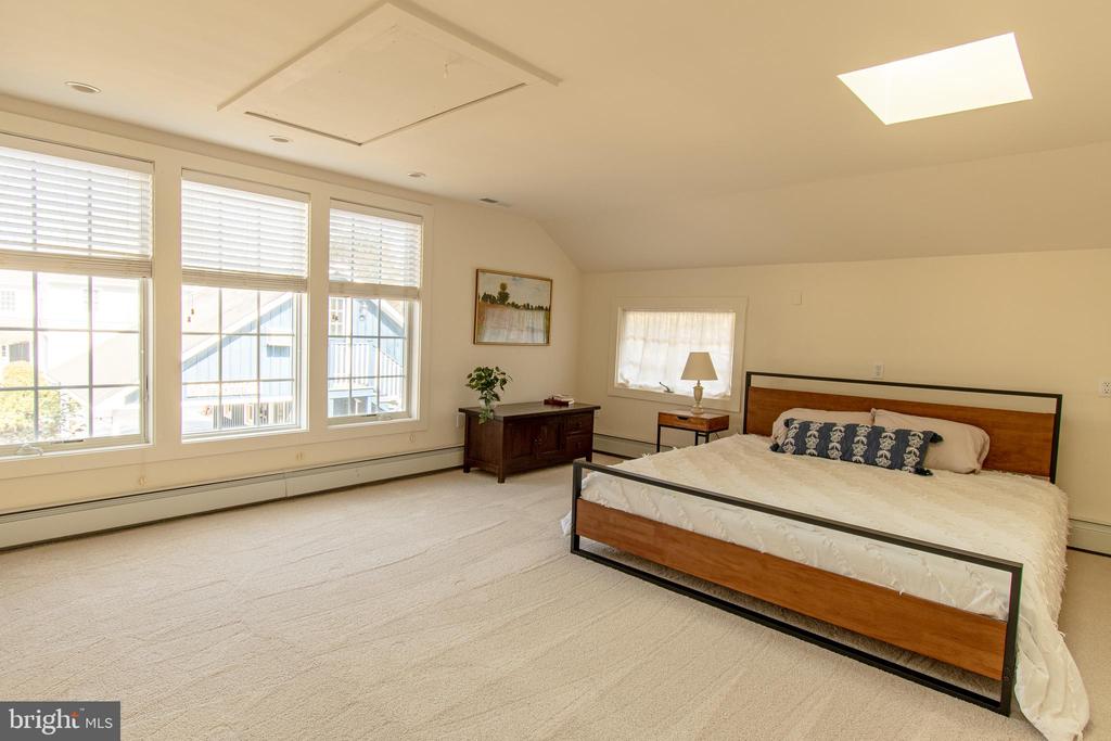 113 W Chestnut
