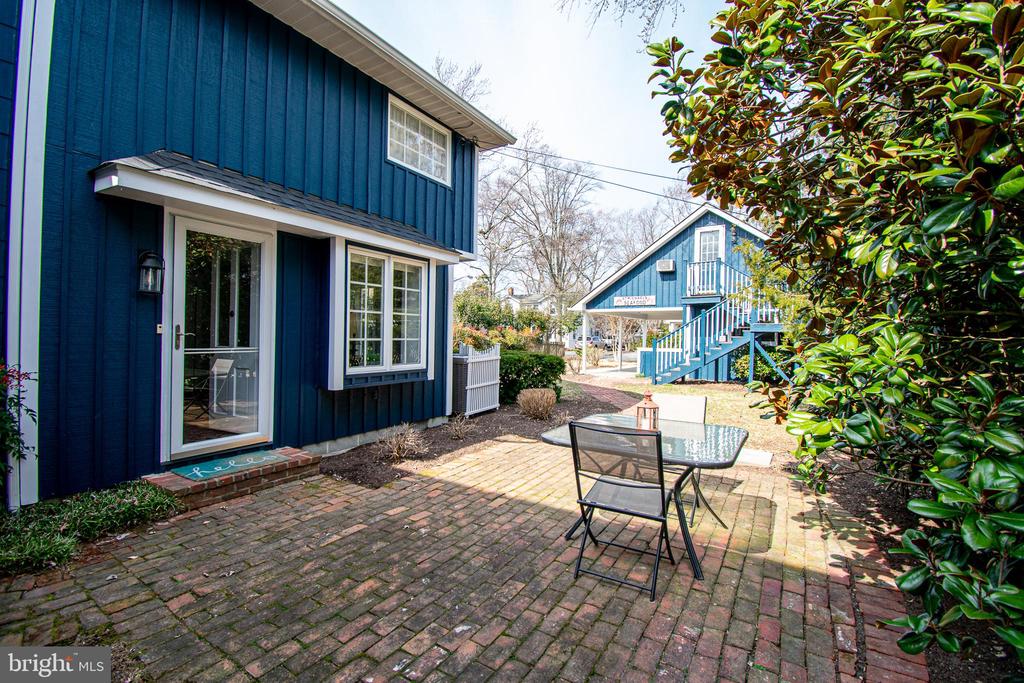 113 W Chestnut