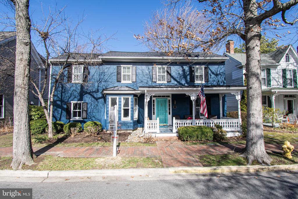 113 W Chestnut