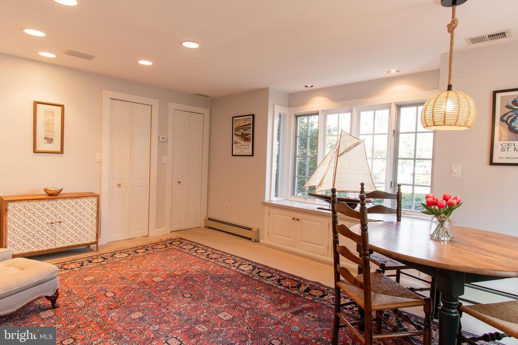 113 W Chestnut