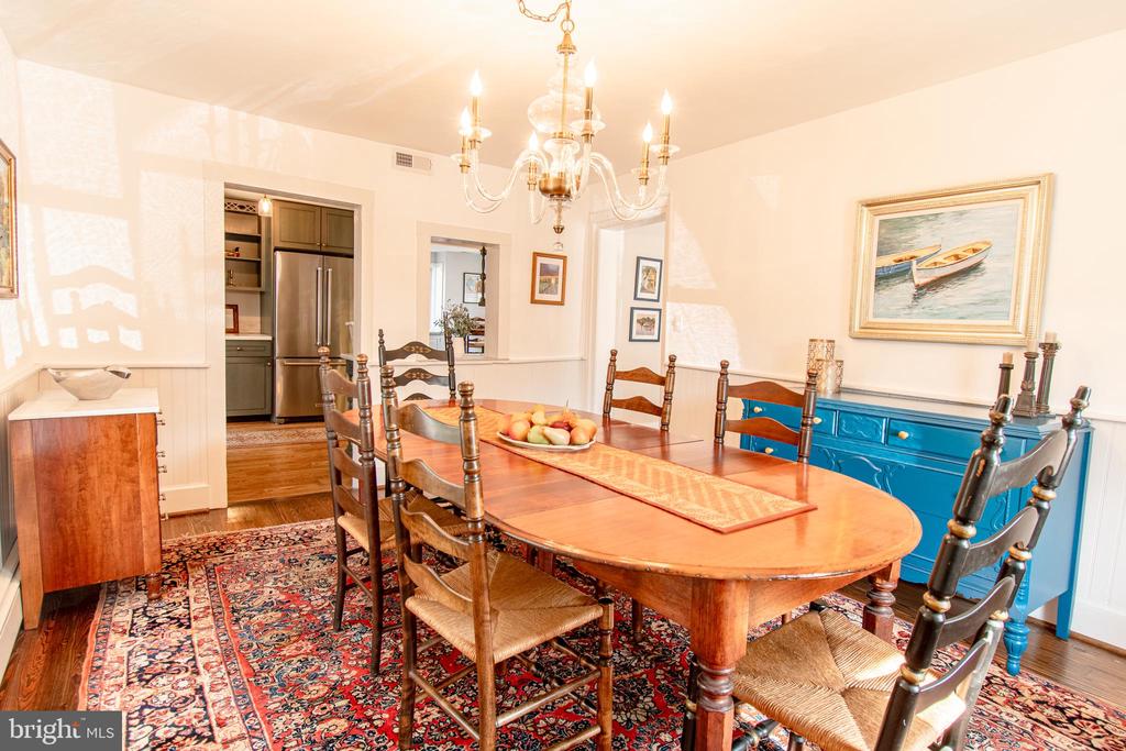 113 W Chestnut