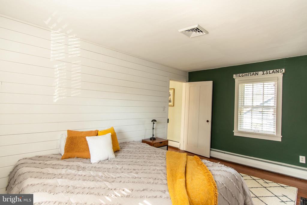 113 W Chestnut