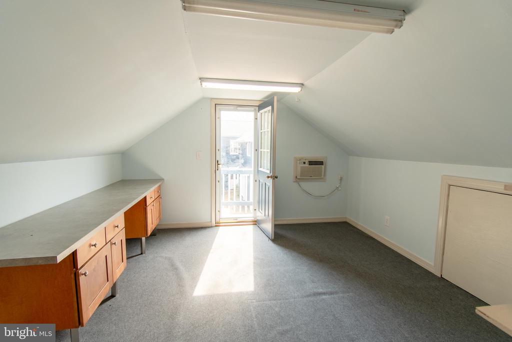 113 W Chestnut
