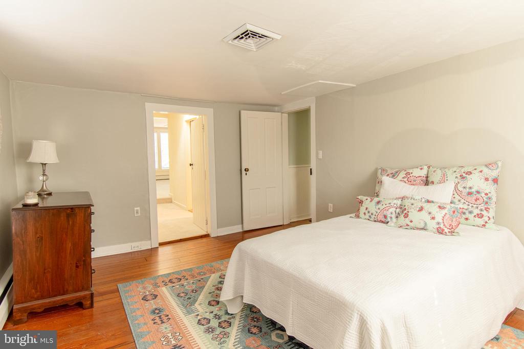 113 W Chestnut