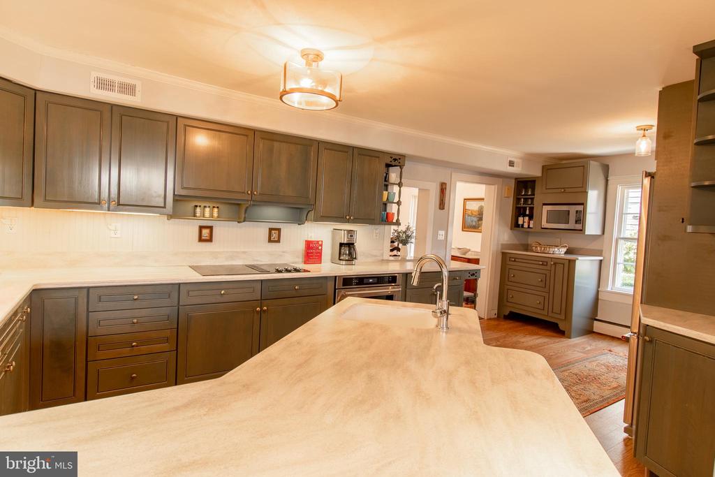113 W Chestnut