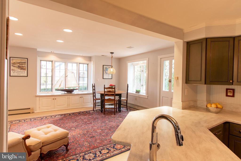 113 W Chestnut