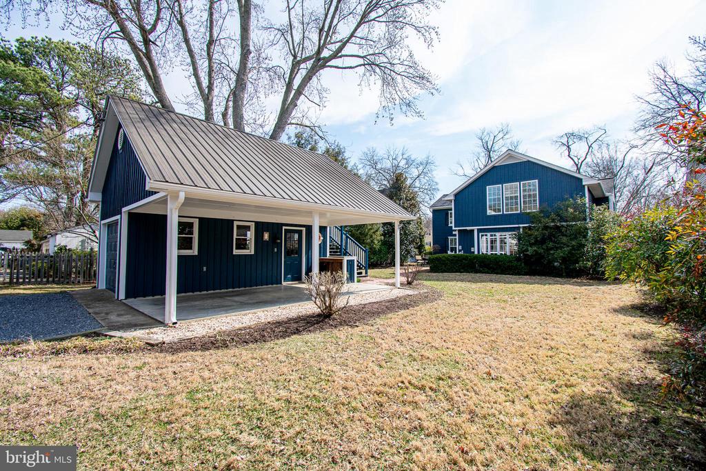 113 W Chestnut
