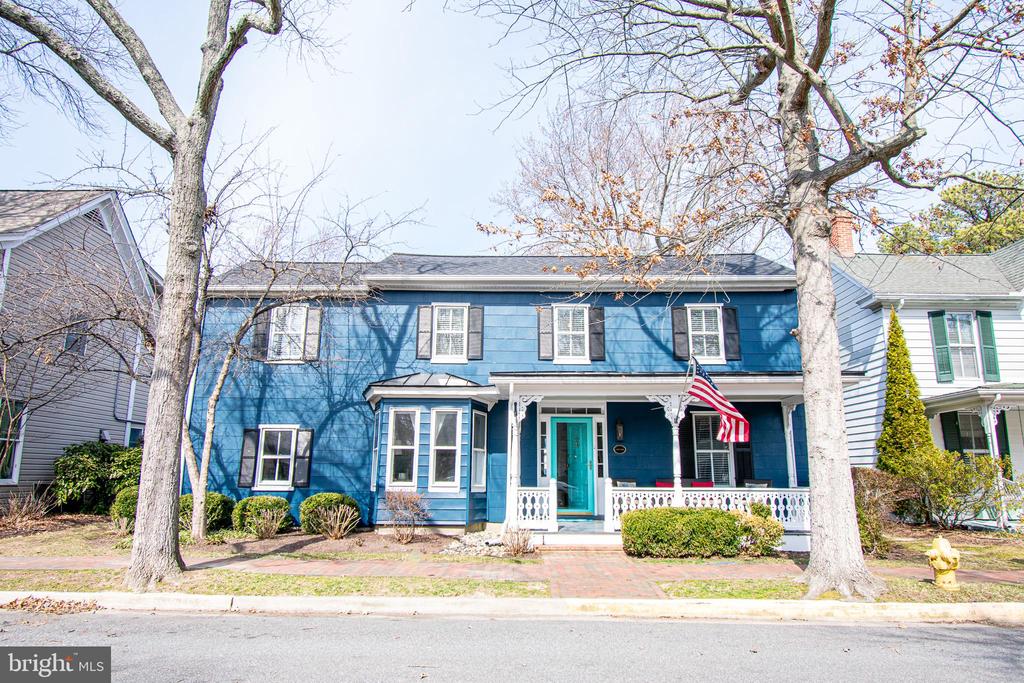 113 W Chestnut