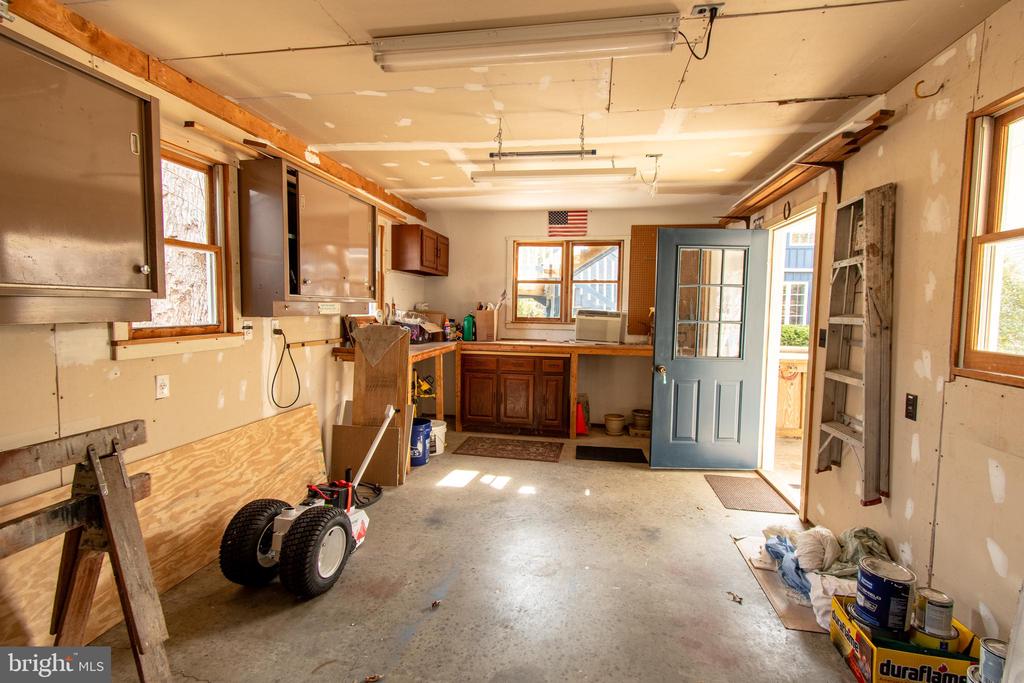 113 W Chestnut