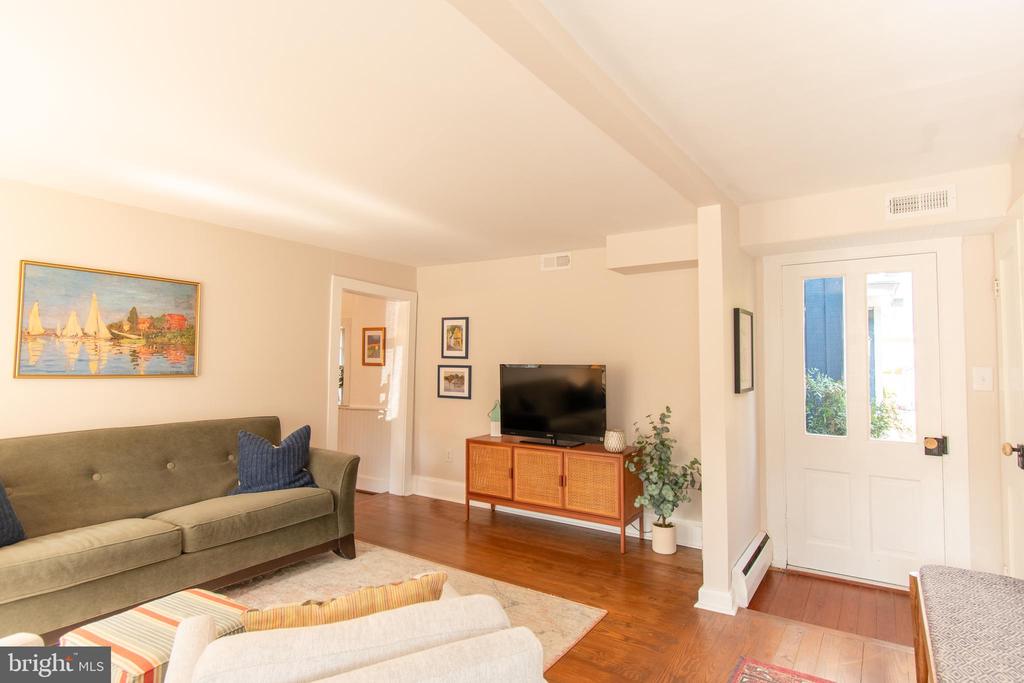 113 W Chestnut