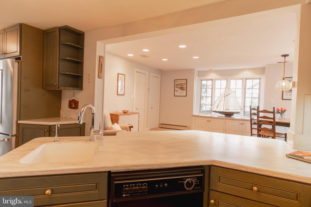 113 W Chestnut