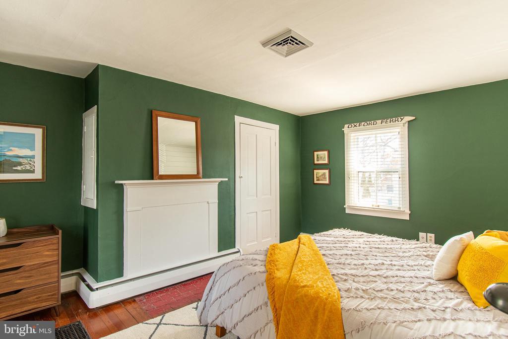 113 W Chestnut