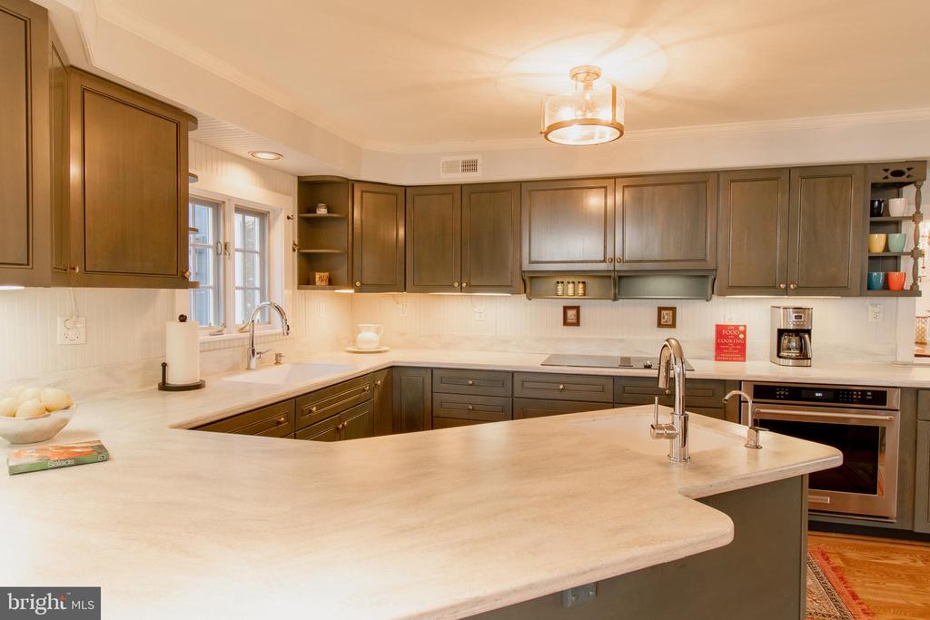 113 W Chestnut