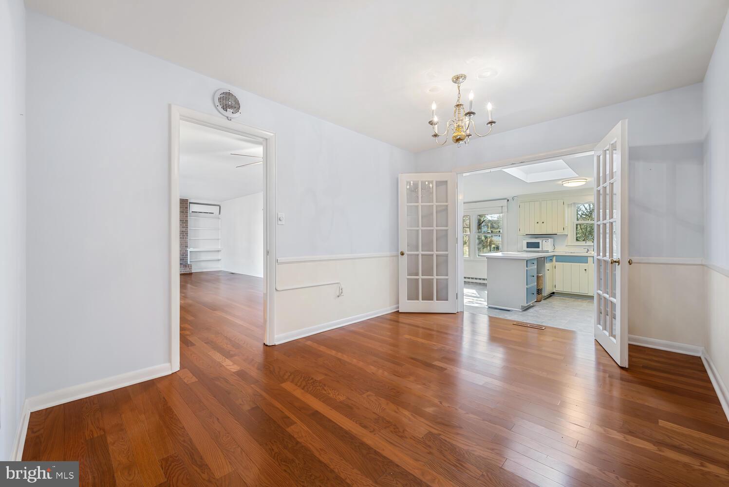 104 Hughlett St